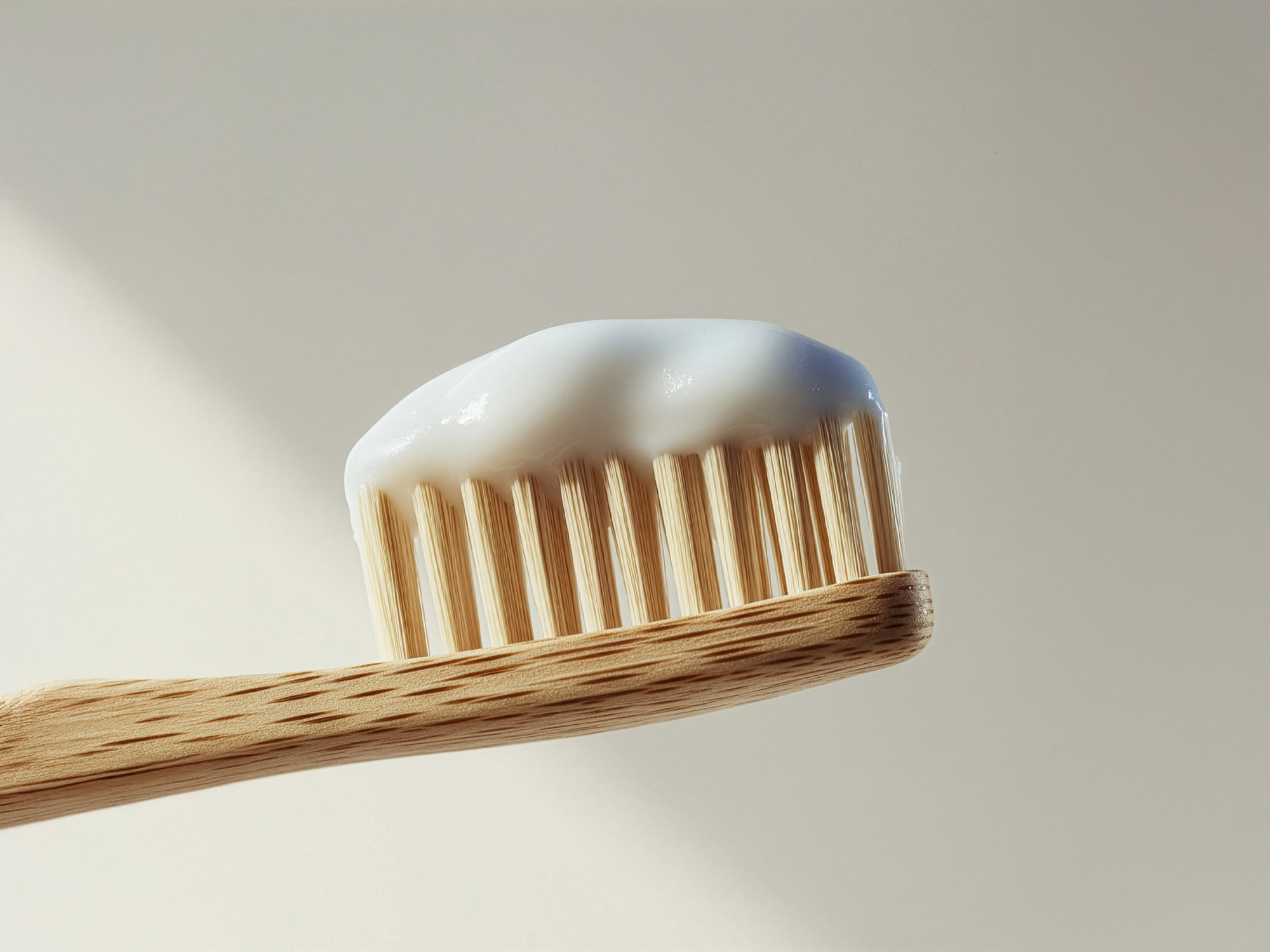 Zahnbürste mit Zahnpasta